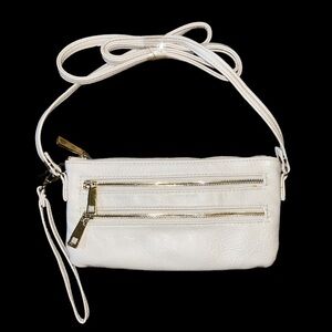 Excellent condition SafeKeeper crossbody w/ wristlet strap. Zipper pocket